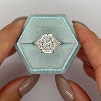 5CT Main Stone DEF VS-VVS IGI CERTIFIED Radiant Cut Three Stone Lab Grown Diamond Engagement Ring Side Trillion Cut Platinum 950