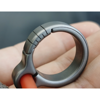New rameless Safety Leisure Finger Ring Slingshots Titanium Alloy Shooting Catapult
