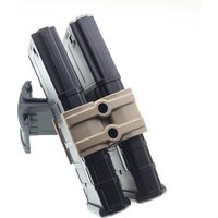 Dual Magazine Multifunction Coupler, made of nylon material, equipped with a clip pouch. It is suitable for AR and M4 magazines