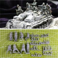 High Quality 1:35 Die-casting Resin Model Kit for World War II Tank Soldiers, 8-person Kit, Unpainted(No Tank)