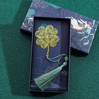 Lucky Four-Leaf Clover Metal Bookmark – A Lucky Gift for Men and Women The four-leaf clover symbolizes good luck