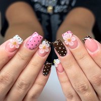 24 pieces per set. Short square 3D gel flower polka dot French press nails. Suitable for spring and summer.