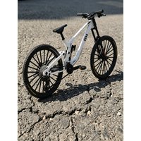 AliExpress NONE 1:8 Scale Alloy Mountain Bike Model, Die-cast Simulated Downhill Bicycle with Suspension, Collectible Toy Gift for Cycling En