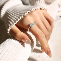 Mintybox Oval Cut Moissanite Ring 925 Sterling Silver Pave Side Stone Solitaire Band Wedding Engagement Lab Diamond Jewelry Gift