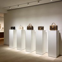 Lacquered floor display stand, square white column, window base display rack, commercial display case, exhibition booth