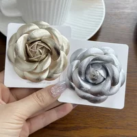 Retro Leather Camellia Flower Brooches for Women Gold and Silver Color Lapel Pin Corsage Fashion Wedding Party Badge Accessories