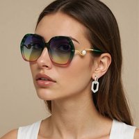 Wide Edged Polygonal Fashion Sunglasses with Irregular Geometric Design Metal Decoration Temple Accessories Glasses Women