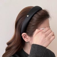 1PC Satin Padded Headbands For Women Minimalist Heart Decor Hair Bands Elegant Fashion Hair Accessory For Daily Wear & Outfits