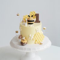 Cute Bee Themed Cake Toppers Honeycomb Block Wood Grain Number Decor for Baby Shower Infant Party Kids Baking Cake Supplies