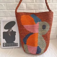 Handmade Crocheted Raffia Bucket Bag Colorful Vintage Large Capacity Open Closure Rabbit Decoration Portable Straw Bag for Summe