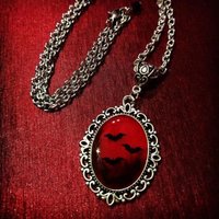 Gothic Silver Color Oval Blood-colored Bat Dracula Inspiration Resin Pendant Necklace for Women Men Hallowmas Party Jewelry Gift