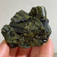Natural High Qualit Green Tourmaline Stone Raw Mineral Specimen Gemstones Healing Rock Stones Ornament Room Decor