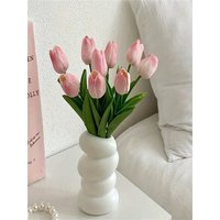 A set of 6 artificial tulips, suitable for home decoration and tabletop floral decoration on anniversaries (vase not included)