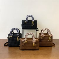 Fashionable and trendy zipper crossbody bag, high-quality women's handbag, casual shoulder bag with luxury chain strap