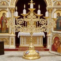 New 2026 Elegant Gold-Plated Orthodox Seven-Branch Candelabra with Red Accents for Church Services and Home Devotional Spaces