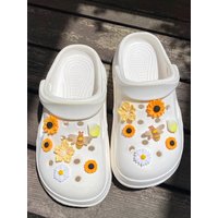 14pcs ABS Sunflower Bee Flower DIY Shoe Charms. Detachable Clog Sandal Clips. Seasonal Outdoor Decor. Great Holiday Gift