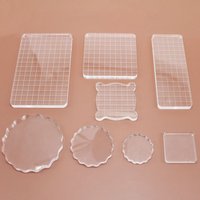 Klarer Acryl-Stempelblock. Verwenden Sie einen durchsichtigen, haftenden Gummistempel, DIY-Scrapbooking, klares Fotoalbum, dekorative handgefertigte Werkzeuge