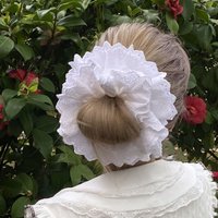A pure cotton lace hair band, a cute white hair tie, and a French hollow double-layer large intestine band for women