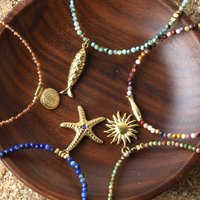 Marine animal colored natural stone bead necklace, stainless steel small fish pendant, personalized and fashionable necklace