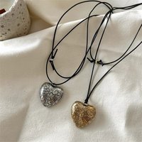 Fashion Trend Carved Old Vintage Metal Heart Pendant Rope Chain Necklace For Women Couple Sweater Chain Charm Romantic Accessory