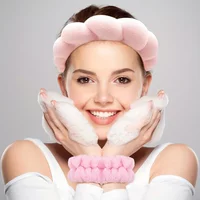 4pcs fashionable shampoo set, wrist guards, bun, spa foam headwear, facial makeup, shower, skin care tools