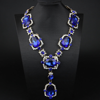 Exaggerated retro court-style necklace with large gemstones and diamonds, a fashionable and elegant collar necklace for women.