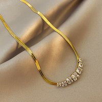 DIEYURO 316L Edelstahl Grün Weiß Kristall Zirkon Halskette Für Frauen Luxus Design Damen Schlange Flache Kette Hochzeit Geschenk