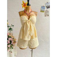 Women's summer two-piece set, tube top with knotted front ruffle top and shorts set, casual vacation beachwear.