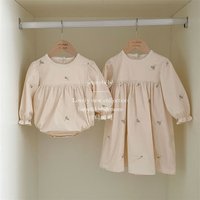 Barboteuse Vintage Brodée Florale pour Bébé Fille, Tenue Confortable en Coton, Costume de Princesse pour la Famille, Ajustable, Printemps Automne