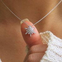 Huitan Shinning Snowflake Pendant Necklace Graceful Lady Engagement Accessories with Brilliant Zirconia Delicate Daily Jewelry
