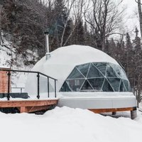 Winter Outdoor Geodesic Dome House, Waterproof Luxury Glamping Igloo Tent For Cold Weather Resort Camping