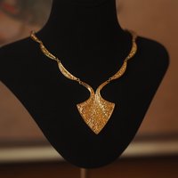 Vintage High Fine Jewelry Replica 18K Gold Filled Ribbon Silk Leaf Shape Pendant Wavy Line Choker Necklace Retro Costume Jewelry