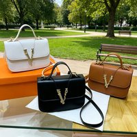 Classic style crossbody bag, new women's shoulder bag, fashionable and portable handbag with luxurious designer letter logo