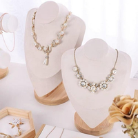 Présentoir à colliers en bois, support de rangement pour bijoux, présentoir à pendentifs, idéal pour la maison ou la boutique.