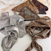 American Vintage Leopard Print Triangle Headscarf Elegant Neck Scarf Trendy Fashion Accessory Stylish Scarf for Fashionistas