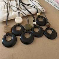 Minimalist Geometric Circle Resin Pendant Necklaces High-End Long Leather Rope Wooden Beads Sweater Chain Party Accessory K1
