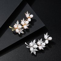 Fashionable Pearl Crystal Bouquet Brooch Personalized Light Luxury Women's Suit Jacket Plant Pin Decoration Girl Jewelry Gift