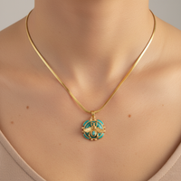 Trendy Gold Color Bee Pendant Necklace for Women Turquoise Enamel Round Charm with Snake Chain Jewelry for Women Daily