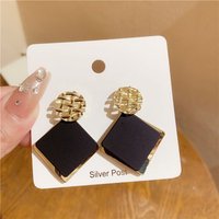 New Retro Gold Color Lattice Dangle Earrings Hollow Geometric Top Black Square Piece Pendants Women's Hanging Earrings brincos