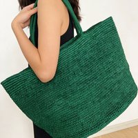 New Large-capacity Hand-woven Handbag, Suitable for Beach Vacations. A Lightweight and Versatile Crossbody Bag Over The Shoulder