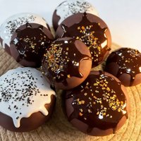 Squishy Slow-Rebound Stress Relief Toy Shaped Like a Chocolate Cream Mochi Round Bread