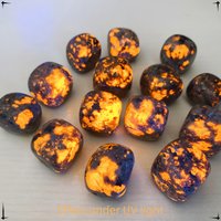 Natural Yooperlite Tumbled Stone Flame Stone Palm Crystal Reiki Healing Minerals Fluorescent Diffuser Glitter Home Decor Gifts