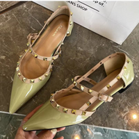 Damen-Flats mit Nieten und Riemen, einzelne Schuhe für Kleid, glänzendes Lackleder, Absätze, Slip-Ons, Grün, Rot, Weiß, breite Passform, 45, Retro
