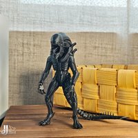 1pc dark sci-fi ferocious alien collectible figurines, alien creature craft desk sculpture, size 5.51in height, 4.72in length