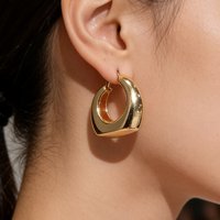 French vintage gold-colored plain hoop earrings, perfect for both work and casual wear, exuding a high-end sense of elegance