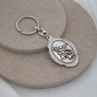 1pc Saint Keychains St. Michael Inspirational Carabiner Medal Travelers Protection Key Ring Durable Cross Demon Protection K1746