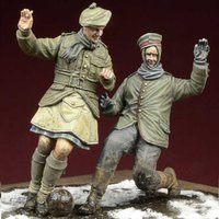 1/35 resin soldier model - German and British soldiers playing football. Unassembled and unpainted DIY kit - 920R