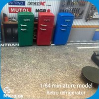 Detailed Scene: 1:64 Scale Miniature Model Repair Shop, Mini Vintage Refrigerator Ornament, Car Model Scene with Vintage Decoration