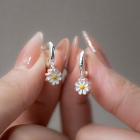 Sweet Daisy Flower Hoop Earrings For Women 2023 New Fashion Round Earrings For Wedding Party Korean Temperament Ear Jewelry A-