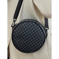 Neutral style shoulder bag for men and women, single shoulder strap, suitable for traveling and shopping. Circular design.